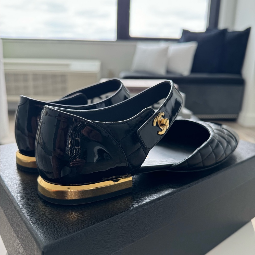 CHANEL Black MaryJanes - Picture 3 of 7